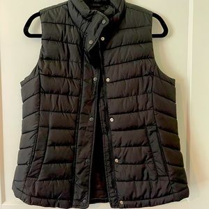 Women’s small Gap puffer vest
